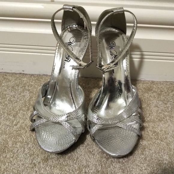 Faux Snakeskin Silver Heels with box - size 7, height 4" - Picture 3 of 7